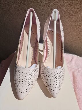 Madison Park Pale Pink Perforated Pointed Toe Heels